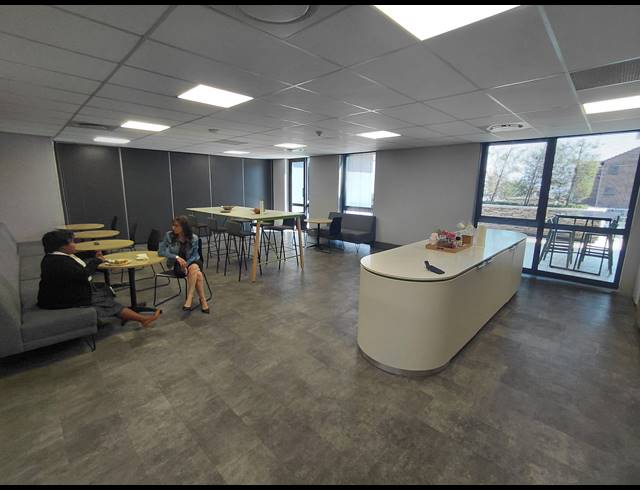 1,332M² OFFICE TO LET IN VORNA VALLEY